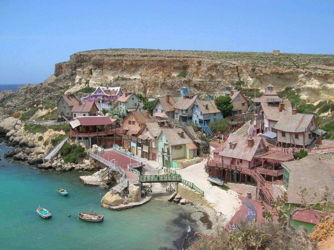 Seafront Apartment With Pool St. Paul's Bay Bagian luar foto