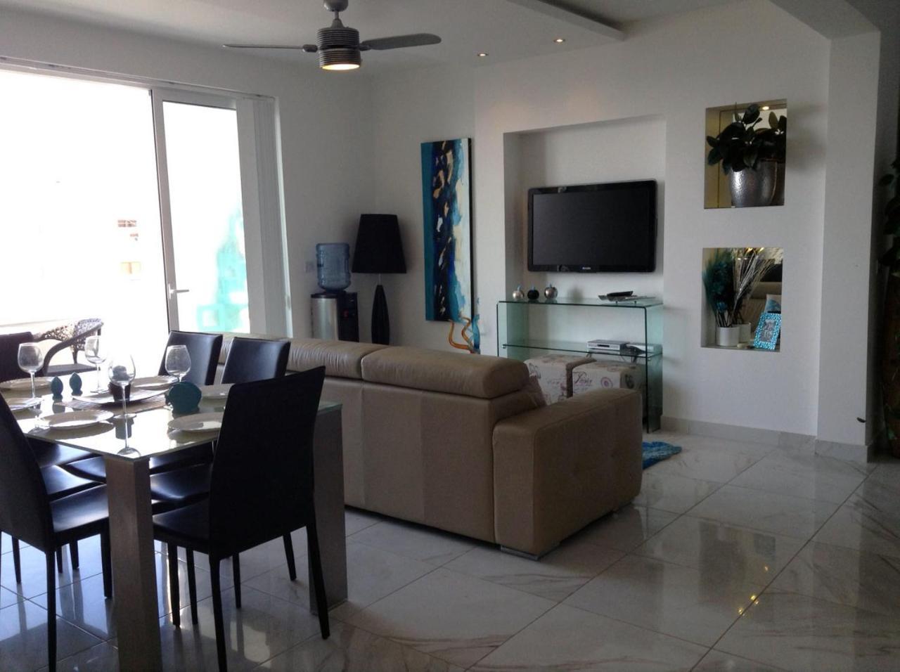 Seafront Apartment With Pool St. Paul's Bay Bagian luar foto