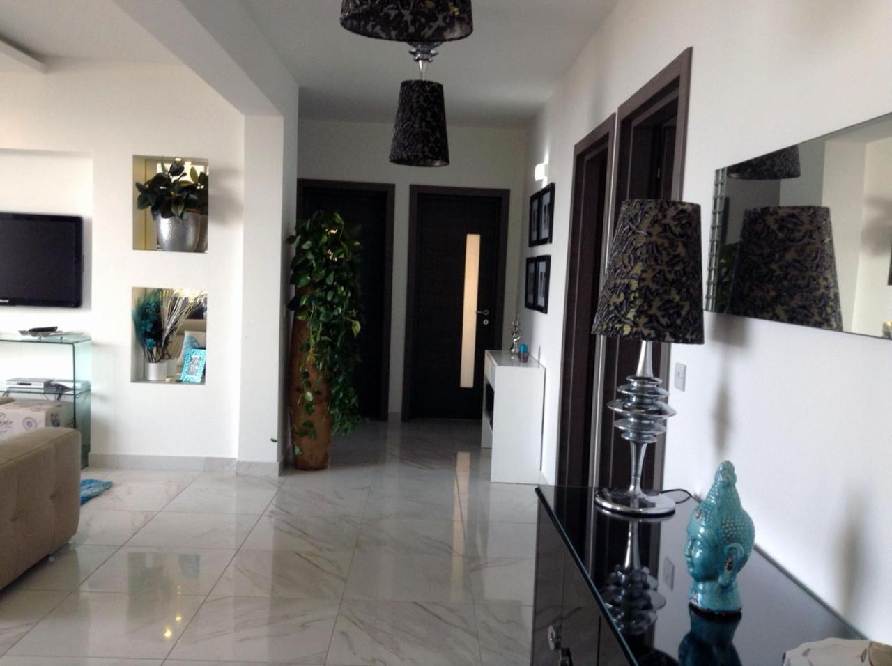 Seafront Apartment With Pool St. Paul's Bay Bagian luar foto