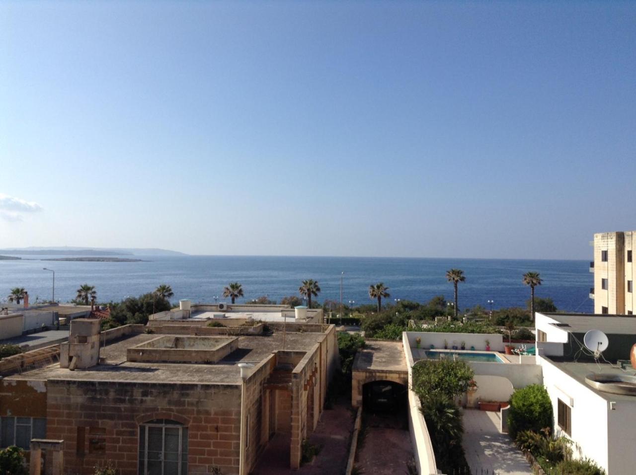 Seafront Apartment With Pool St. Paul's Bay Bagian luar foto