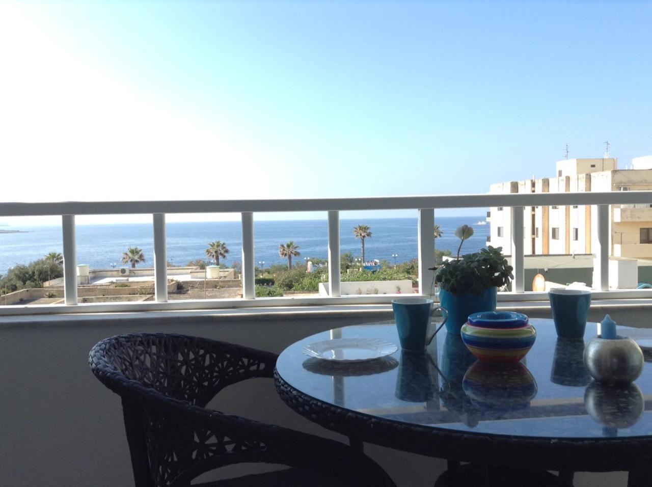 Seafront Apartment With Pool St. Paul's Bay Bagian luar foto