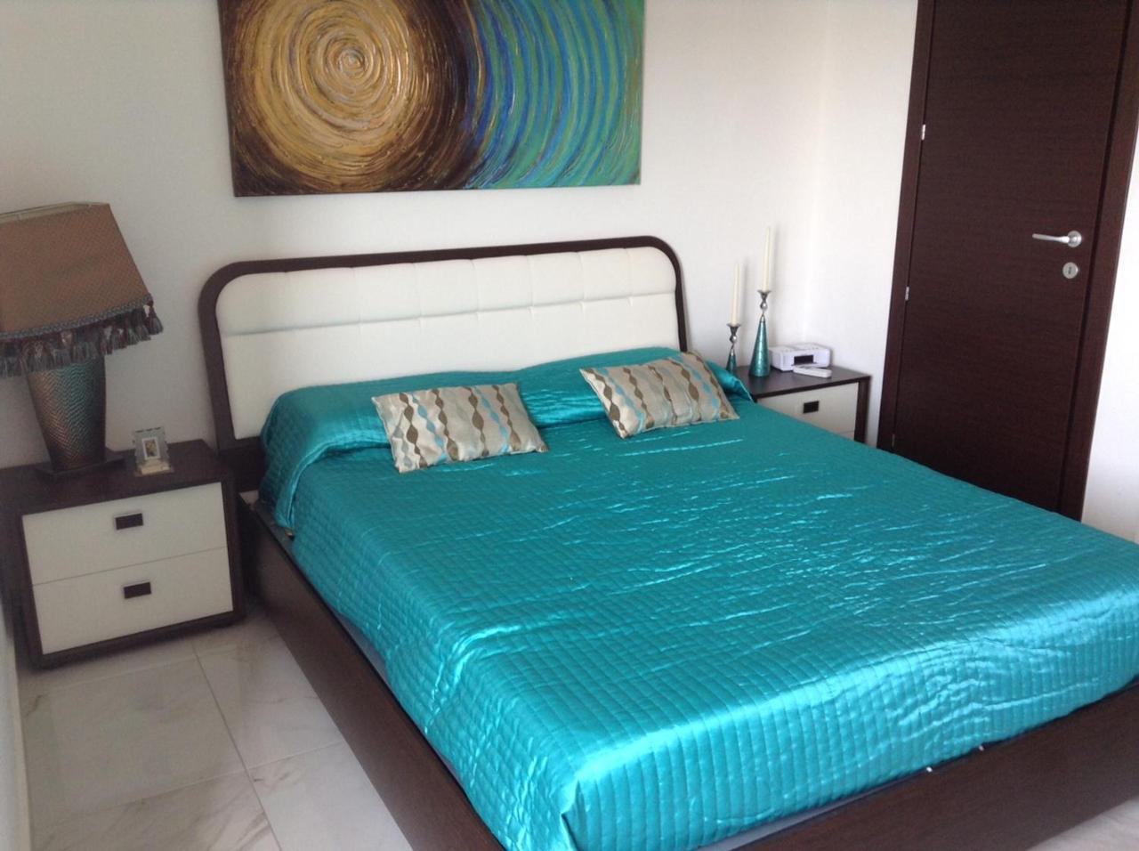 Seafront Apartment With Pool St. Paul's Bay Bagian luar foto